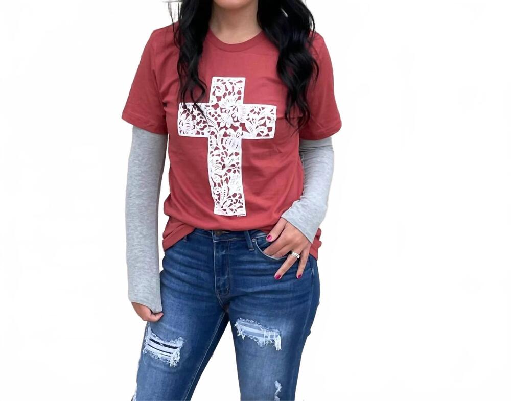 NEW GILLI lace cross tee in rust